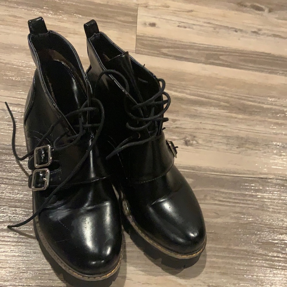 Adorable mid boot